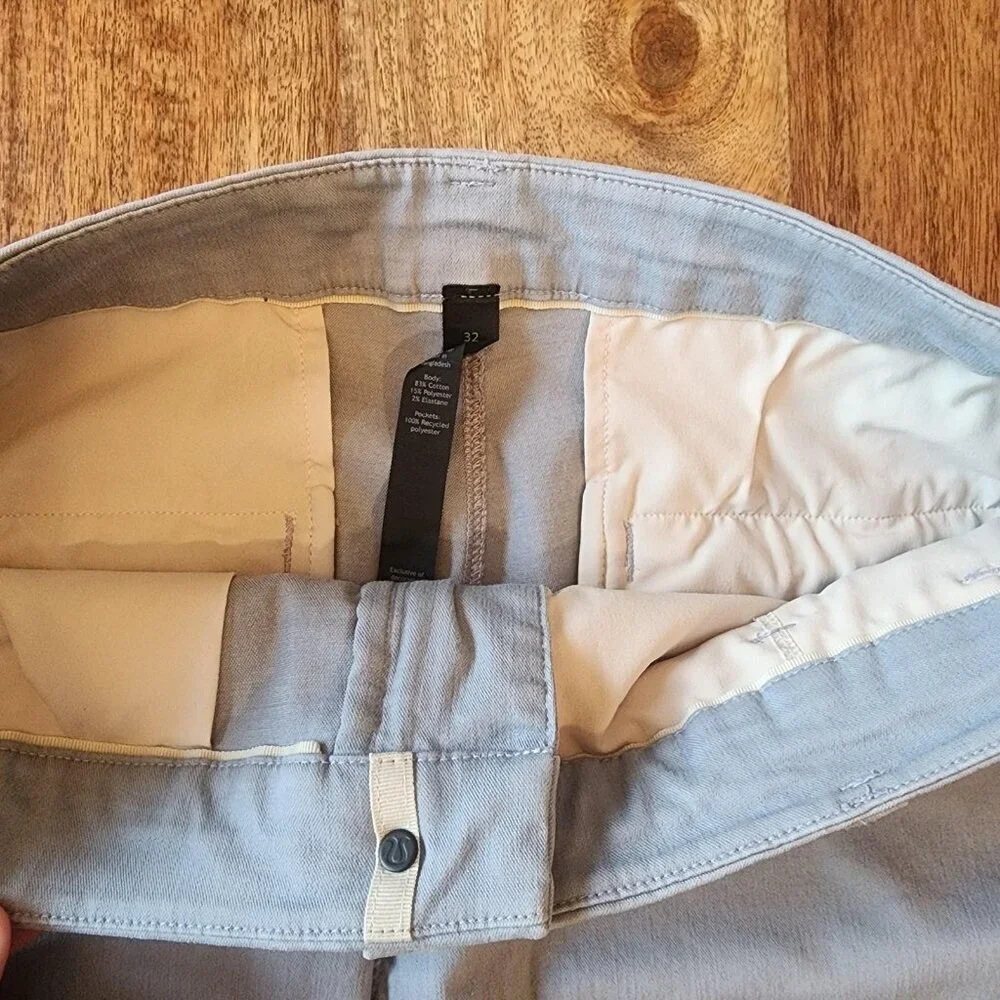 Lululemon Shorts Mens 32 Light Gray Chino Golf Casual Stretch Secure Zip Pocket